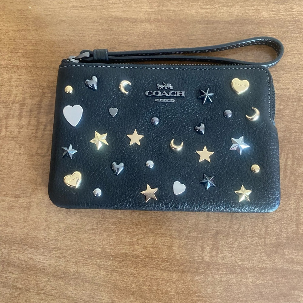 NWT Coach Black Pebbled LeatherWristlet with Rivets - Picture 3 of 6